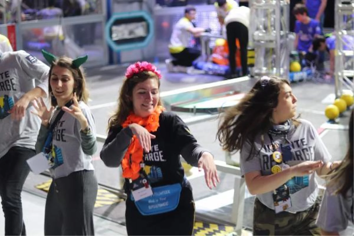 Liseler arası \'uluslararası robotik yarışma\' İzmir\'de başlıyor