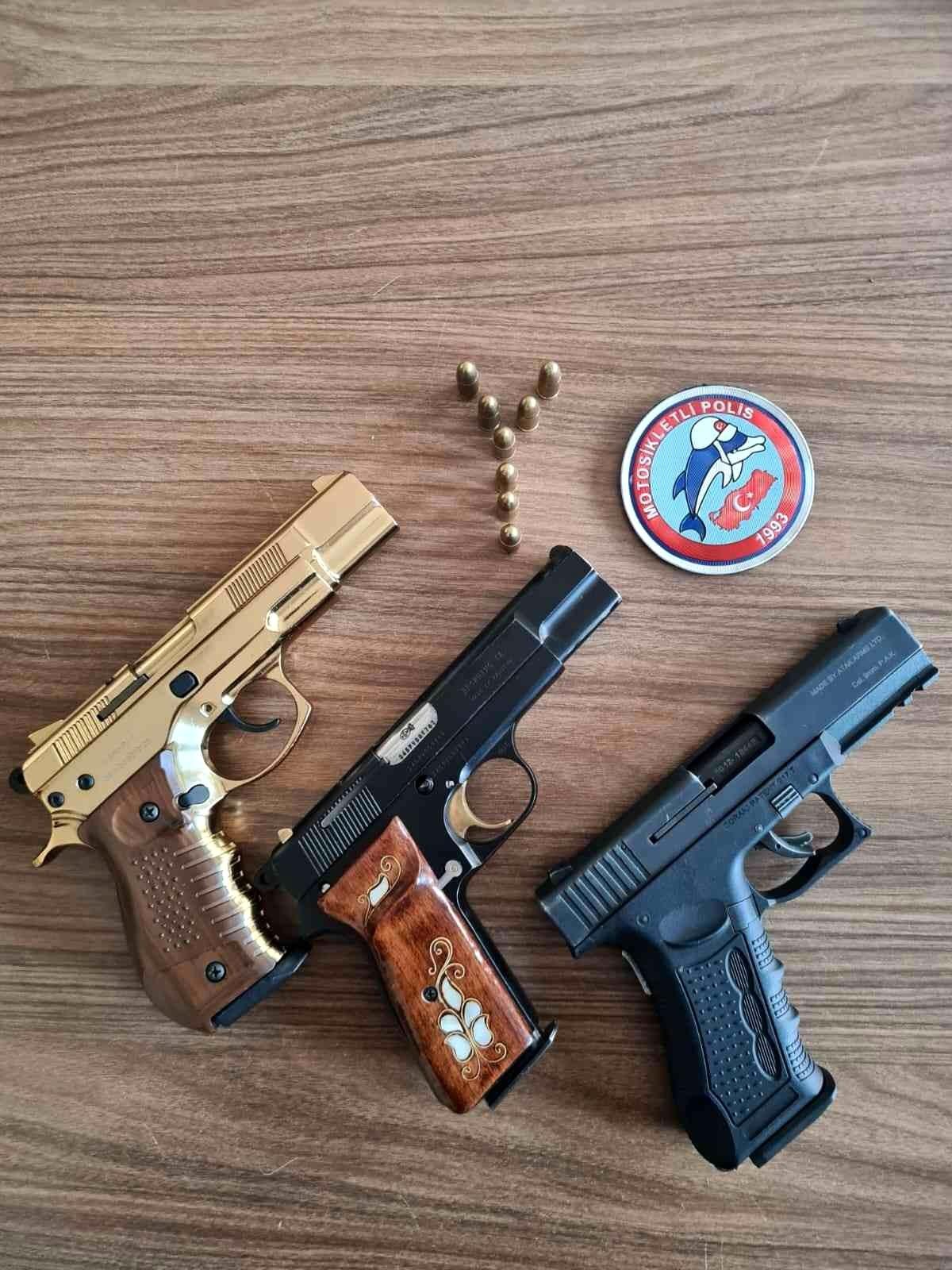 Son dakika haberi... Motosikletli polis timleri 3 ruhsatsız tabanca ele geçirdi