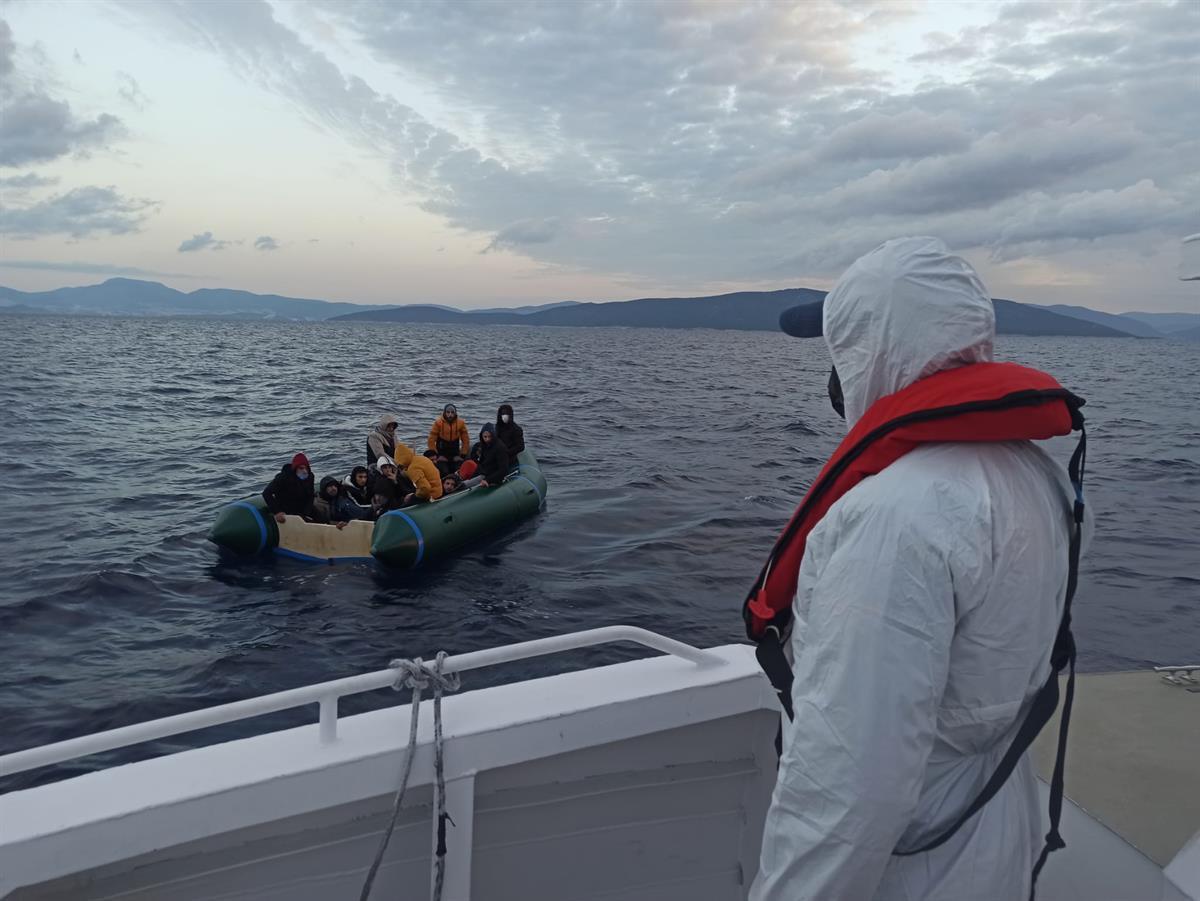 Muğla açıklarında geri itilen 55 düzensiz göçmen kurtarıldı