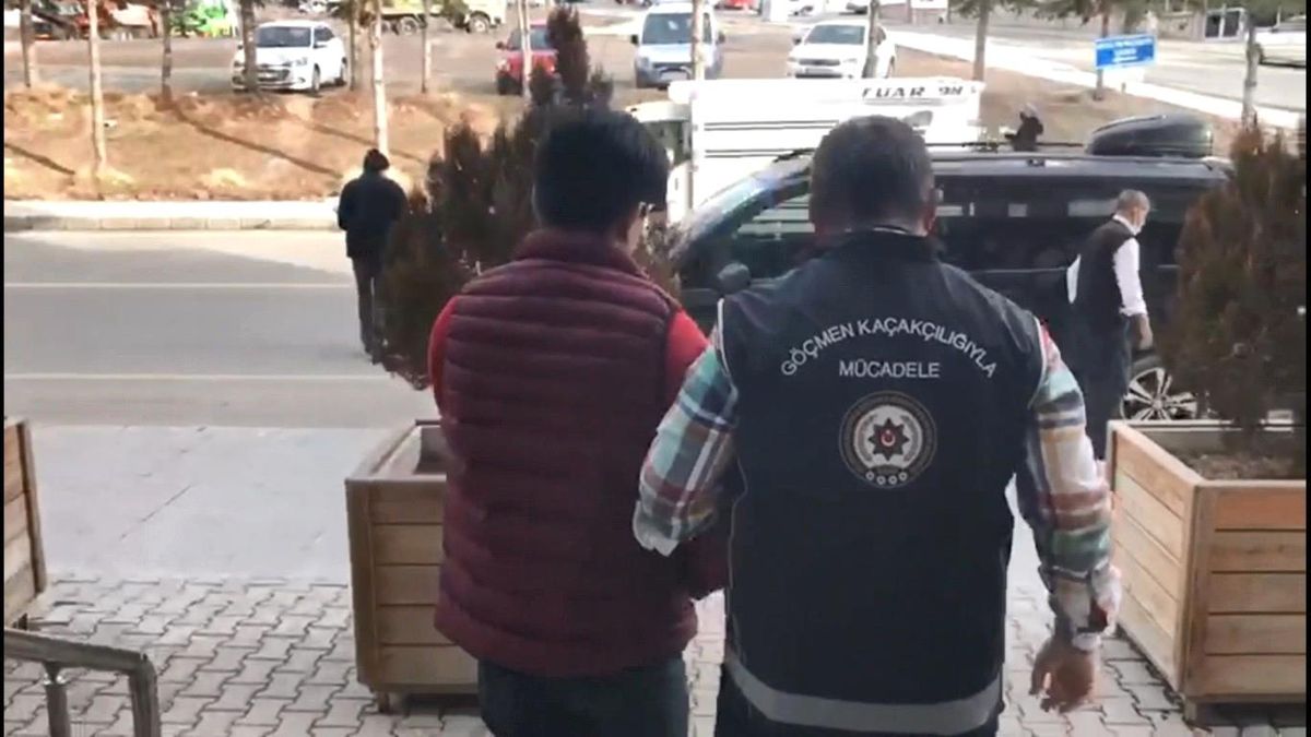Nevşehir\'de yabancı uyruklu 5 şahıs sınır dışı edildi