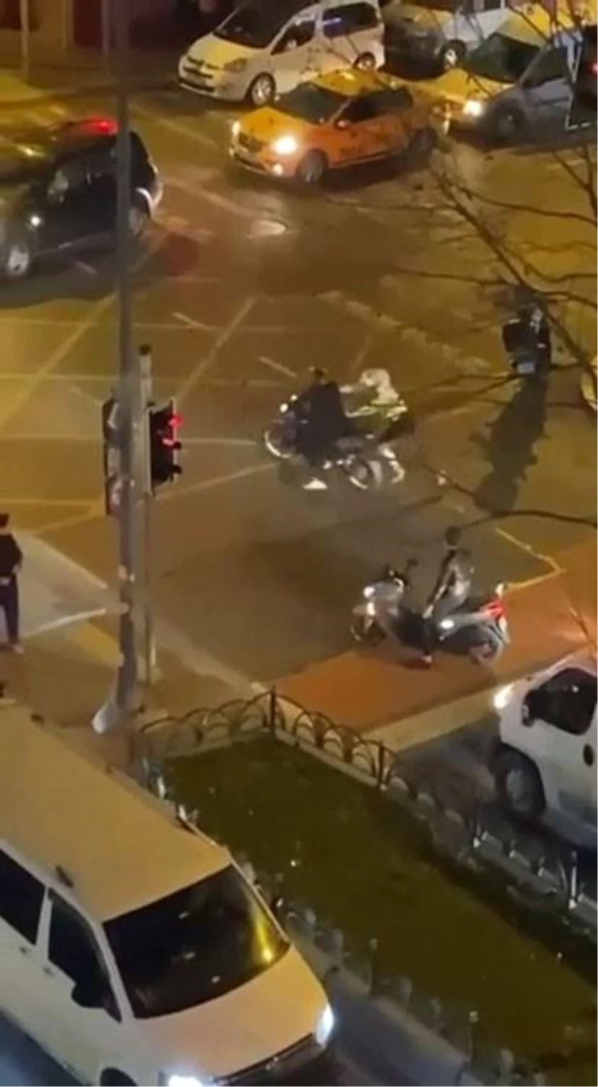 Polisin \'dur\' ihtarına uymayan motosikletli sürücü böyle kaçtı