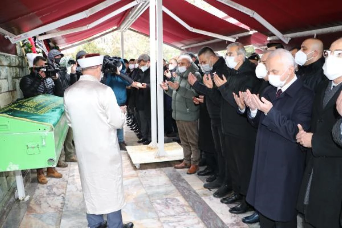 Son dakika haberi | ESKİŞEHİR - Savunma Sanayii Başkanı Demir\'in ağabeyinin cenazesi toprağa verildi