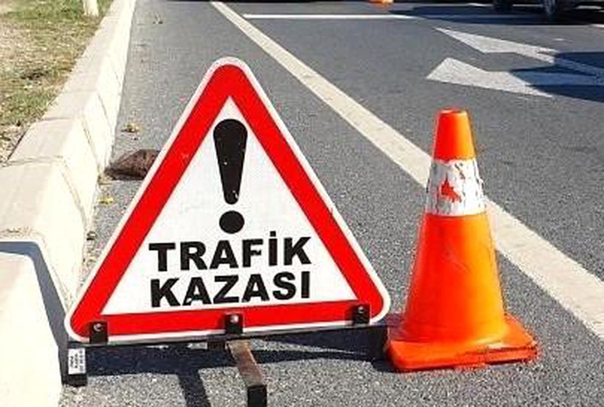Servis minibüsleri çarpıştı: 11 yaralı