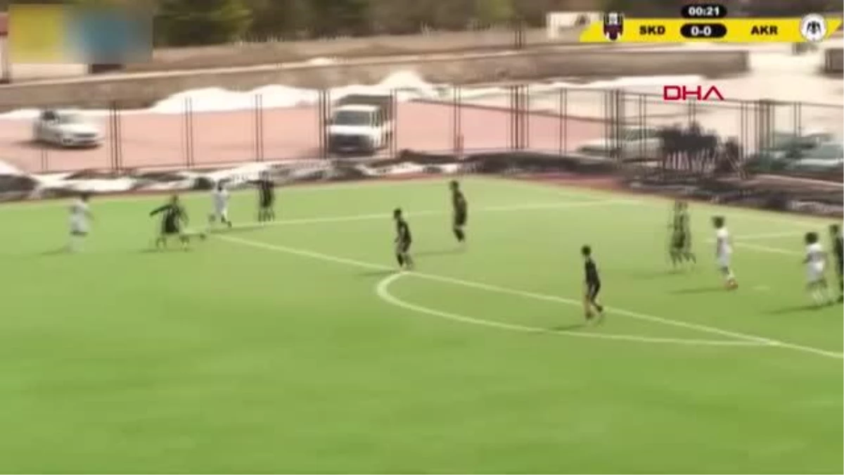 SPOR Konya Amatör Küme maçında saha komiseri hakeme saldırdı