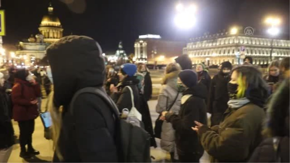 ST. PETERSBURG - Rusya\'da savaş karşıtı göstericiler gözaltına alındı