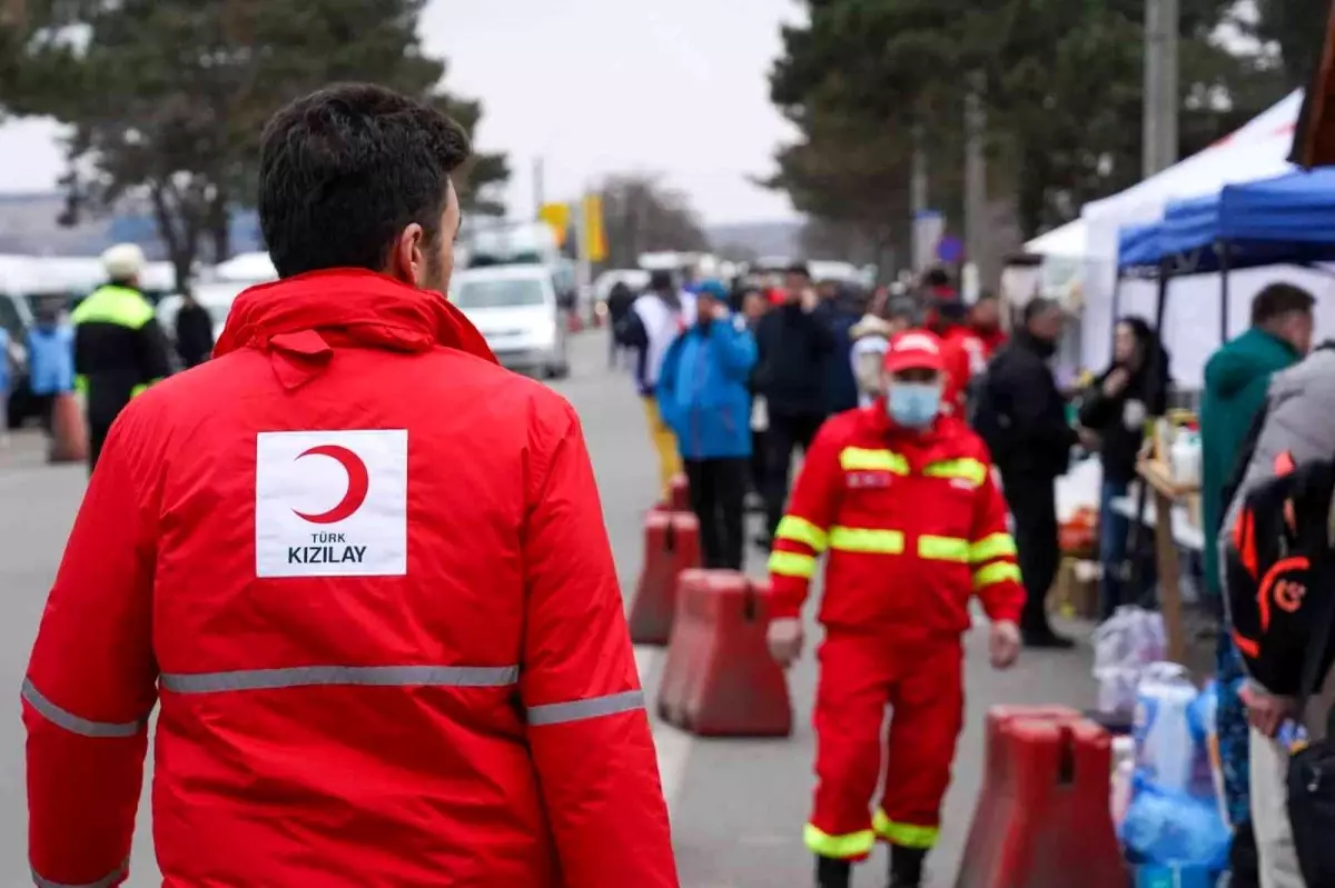 Türk Kızılay öncü ekipleri Ukrayna\'nın güneybatı sınırında