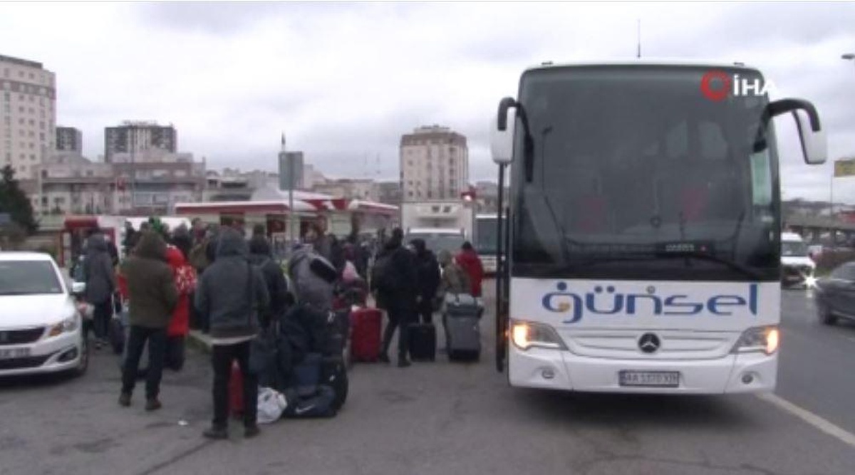 Ukrayna\'dan tahliye edilen Türk vatandaşları İstanbul\'a gelmeye devam ediyor