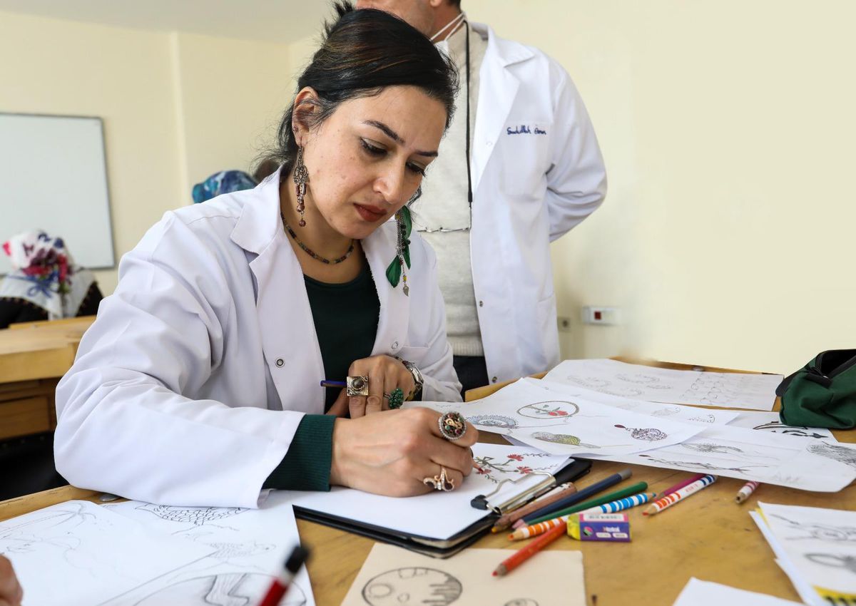Van\'ın asırlık sanatı "savatlı gümüş işlemeciliği" kadınlara öğretiliyor