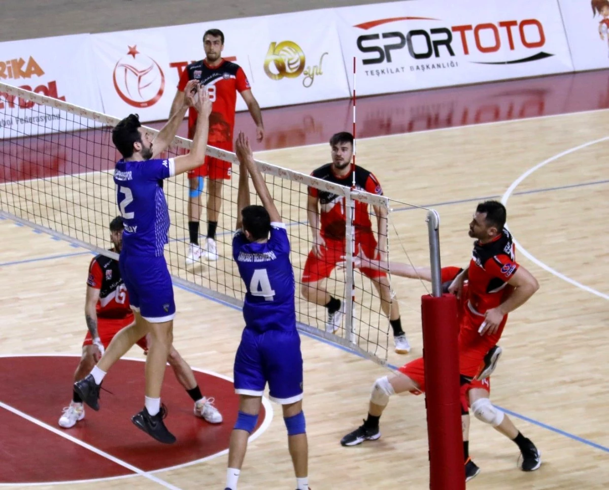 Voleybol 2. Lig Erkekler Yarı Final maçları Sivas\'ta başladı