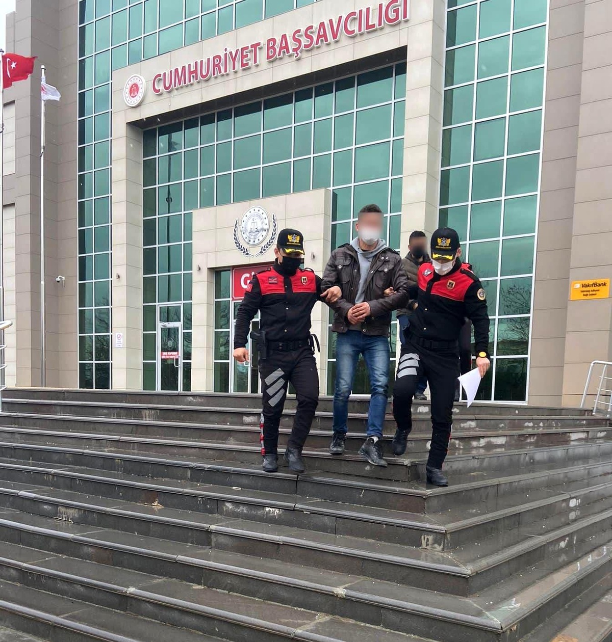 Yazlık evi talan ettiler: 2 kişi tutuklandı
