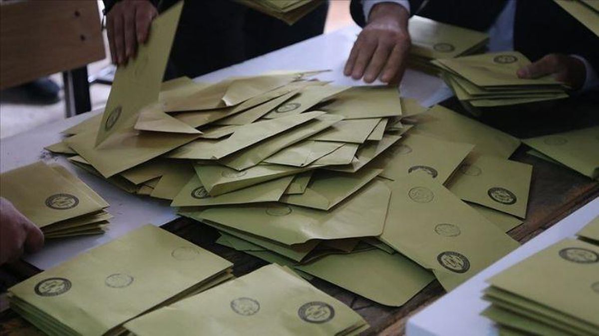 Yeni araştırma: AK Parti\'de düşüş sürüyor, yüzde 29,8! 6 partili ittifakta oy farkı yüzde 12\'yi aştı!