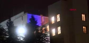 ABD Konsolosluğu Ukrayna Bayrağıyla aydınlatıldı