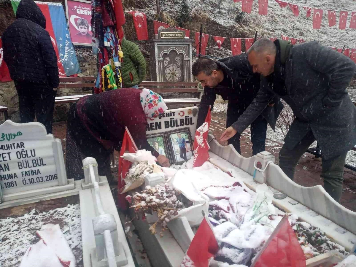 Son dakika haberleri: Antalyaspor Başkanı Aziz Çetin, Özkan Sümer ve şehit Eren Bülbül\'ün mezarını ziyaret etti