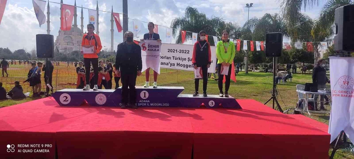 Son dakika: Atletler Okullar Arası Kros Şampiyonasında 3 kupa kazandı
