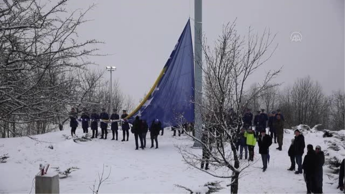 Bosna Hersek\'te "Bağımsızlık Günü" 30 yılında kutlanıyor - Hum tepesi bayrak töreni