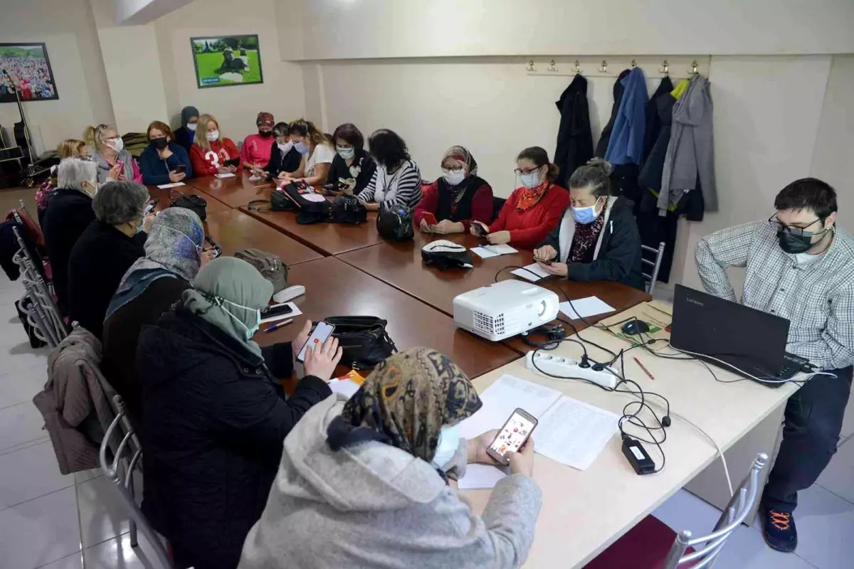 Bu eğitimle 50 yaş ve üzerindeki vatandaşlar internet uygulamalarını kullanabilecek