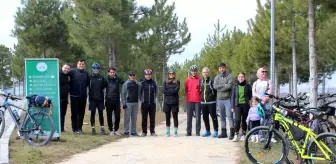 Elazığ Bisiklet Topluluğundan en anlamlı tur: Hem spor yaptılar hem de sokak hayvanlarını beslediler