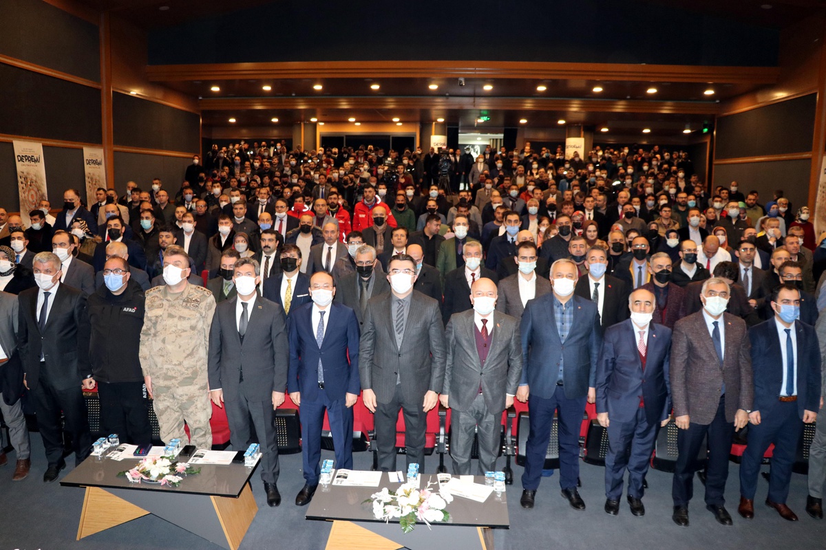 Erzurum\'da "Depremi Unutmayalım" semineri gerçekleştirildi