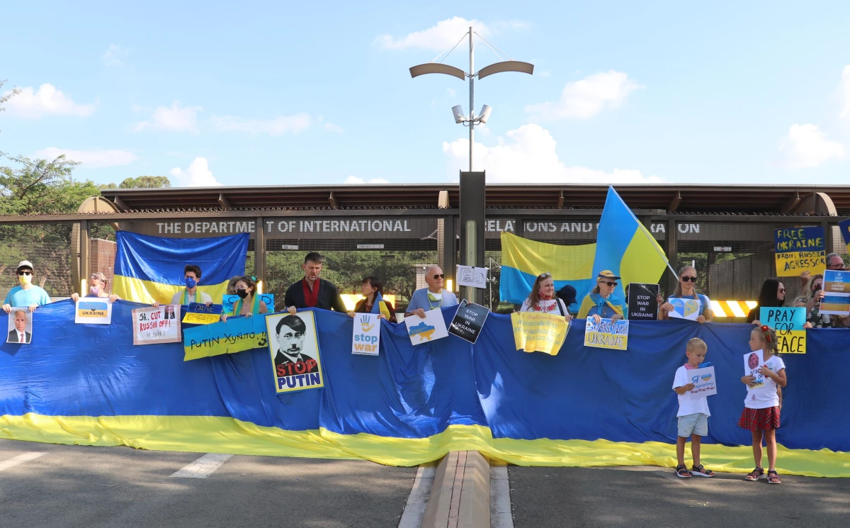 Güney Afrika\'daki Ukraynalılar "savaşa hayır" eylemi düzenledi