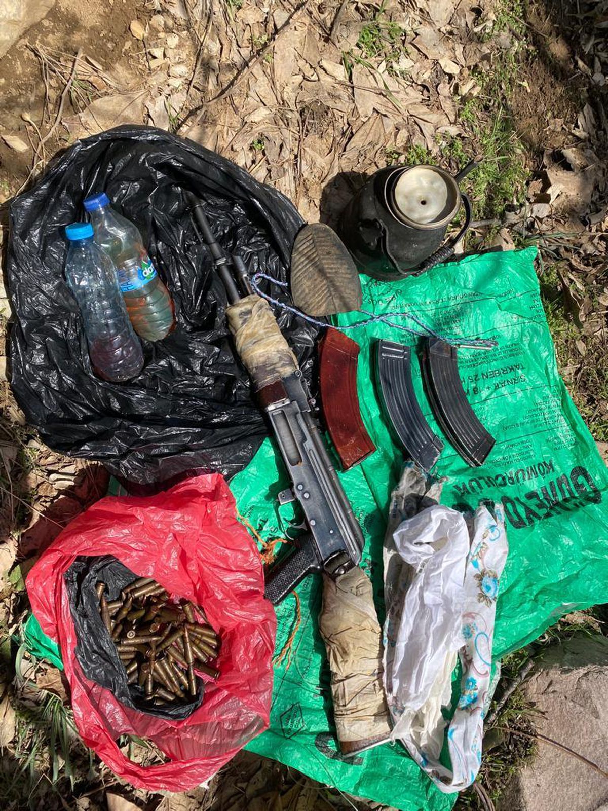 Hakkari\'de terör operasyonunda silah ve mühimmat ele geçirildi