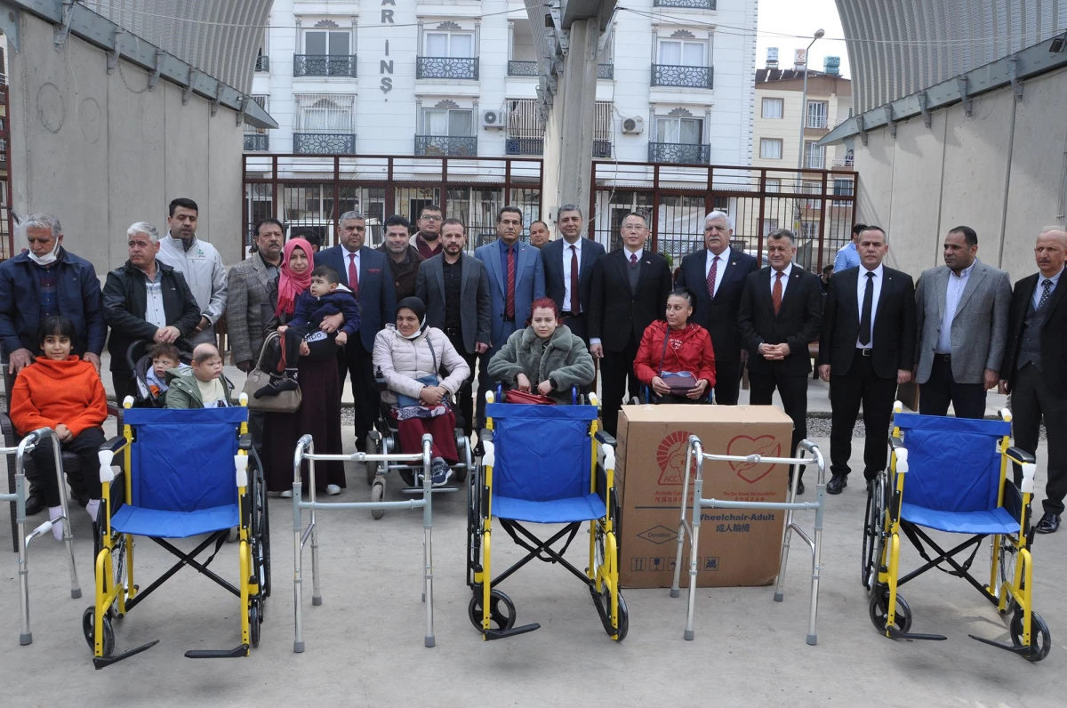 Hatay\'da ihtiyaç sahiplerine tekerlekli sandalye dağıtıldı