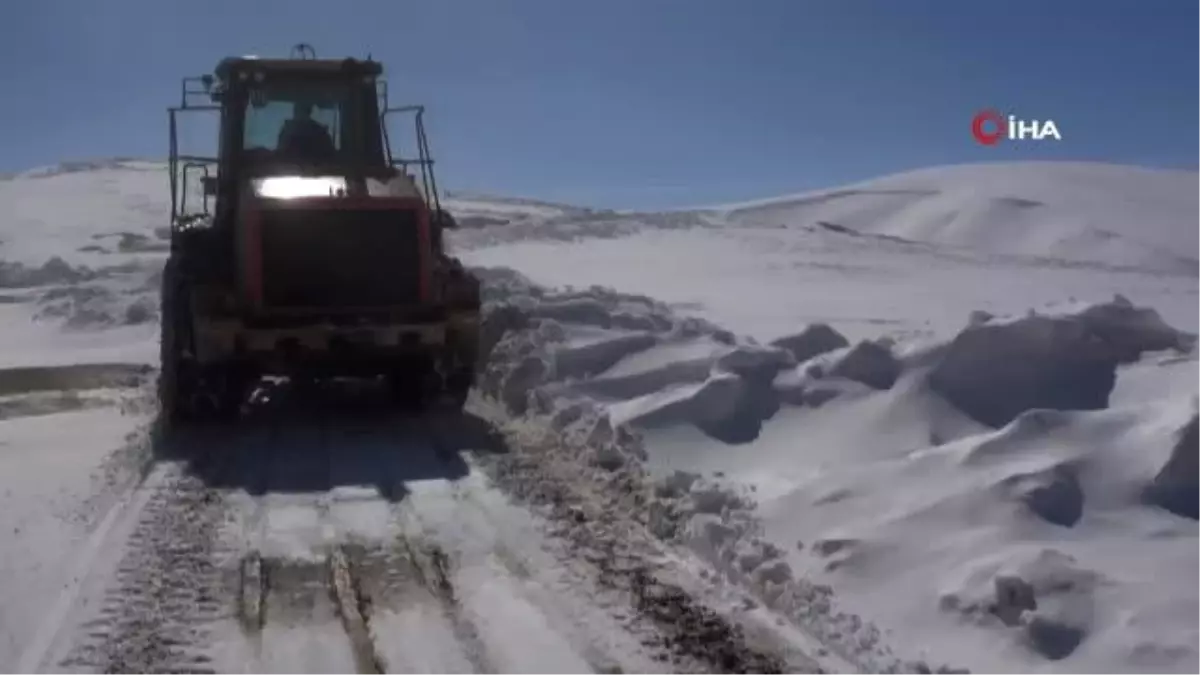 Hayırsever vatandaşların yardım eli Ağrı\'nın en uzak köyüyle buluştu