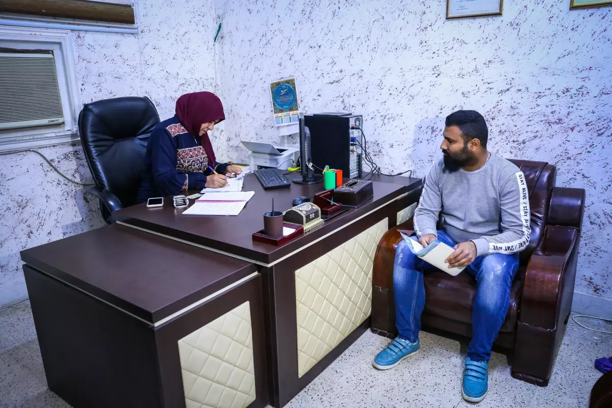 Irak'ın 2003 sonrası ilk kadın muhtarı görevini özveriyle yürütüyor