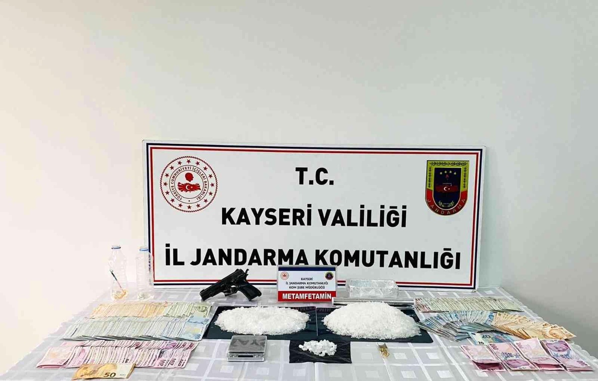 Son dakika haberleri: Jandarmadan uyuşturucu tacirlerine operasyon: 4 gözaltı