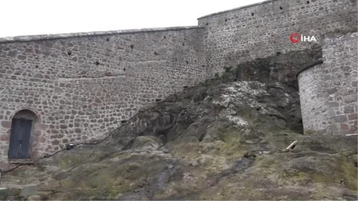 Kızlar Manastırı\'nda bir garip aynalı sergi