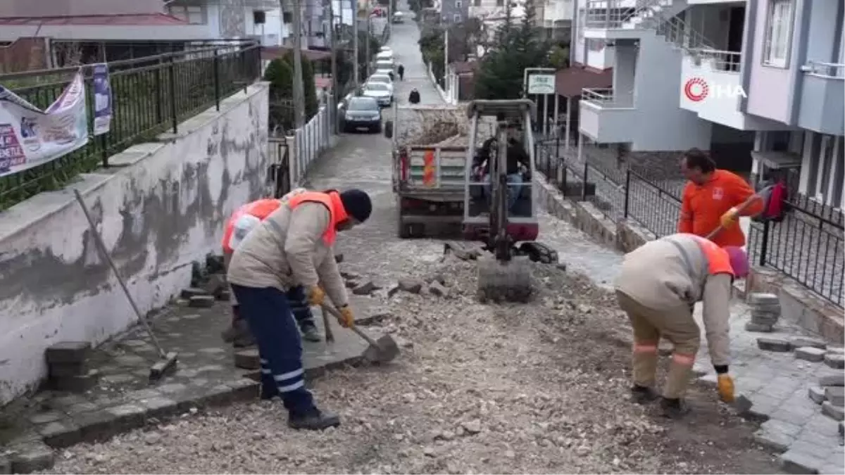 Kuşadası Belediyesi, yol yapım çalışmalarına ara vermiyor