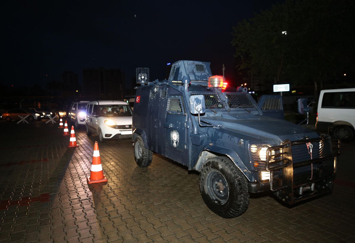 Mersin merkezli 6 ildeki FETÖ operasyonunda 28 zanlı yakalandı