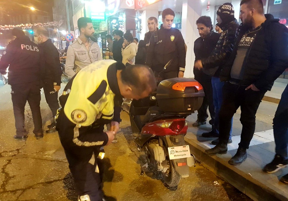Otomobil ile elektrikli bisiklet çarpıştı: 1 yaralı