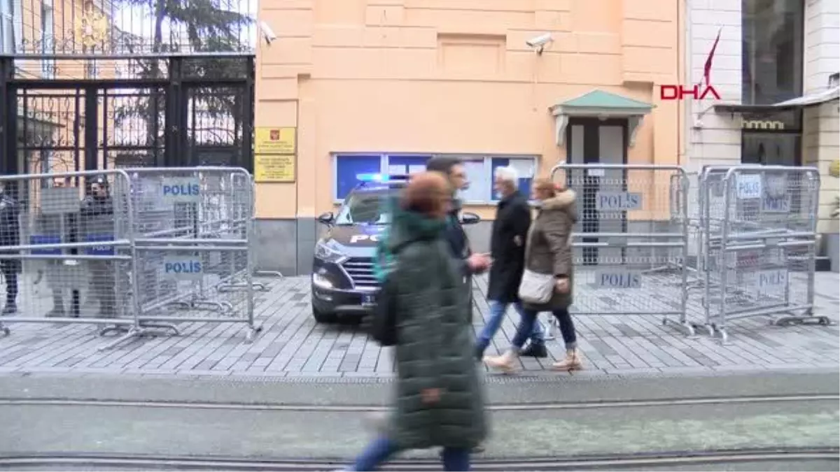 RUSYA'YI PROTESTO EDEN UKRAYNALILAR ÇOCUKLARINIZI TOPRAKLARIMIZDAN ALIN