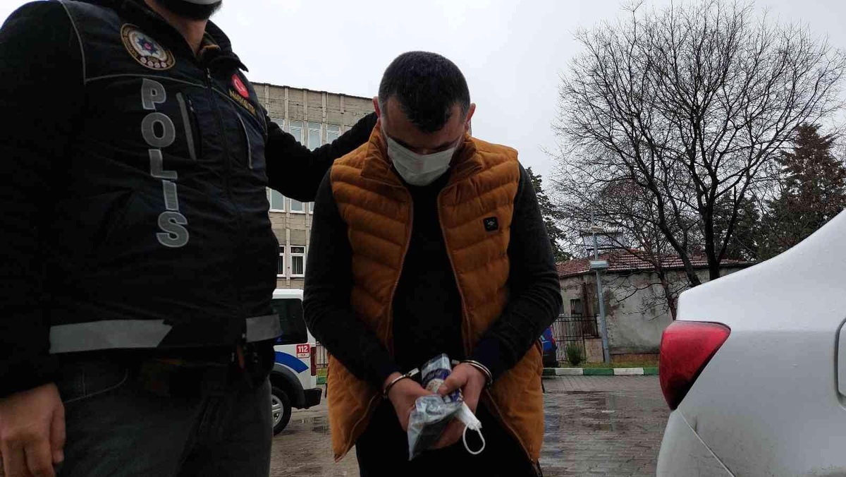 Samsun\'da uyuşturucuyla yakalanan 2 kişi gözaltına alındı