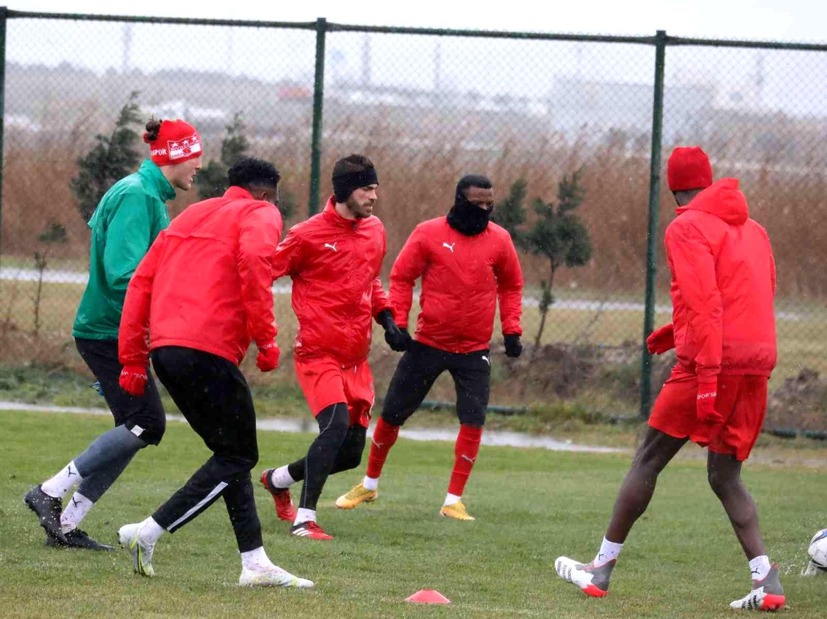 Sivasspor\'da Fatih Karagümrük maçı öncesi 2 sakat!