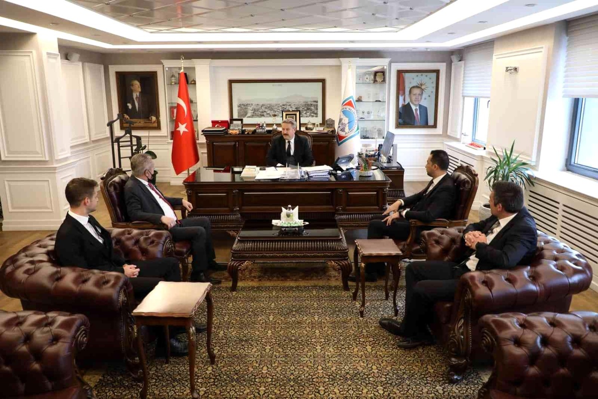 Türkiye Faal Futbol Hakemleri ve Gözlemcileri Derneği\'nden Melikgazi\'ye ziyaret