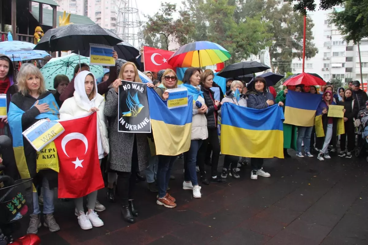 Son dakika haberi! Ukraynalılar, Mersin'den tüm dünyaya 'savaşa hayır' diye haykırdı