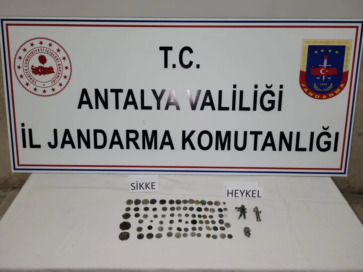 Manavgat\'ta 82 parça tarihi eser ele geçirildi: 2 gözaltı