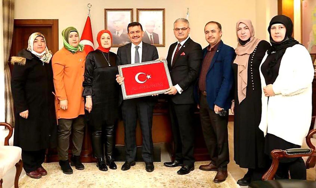 Avrupa El Ele Vakfı\'ndan Burdur\'da özel çocuklara \'akülü ve manuel araba\' desteği