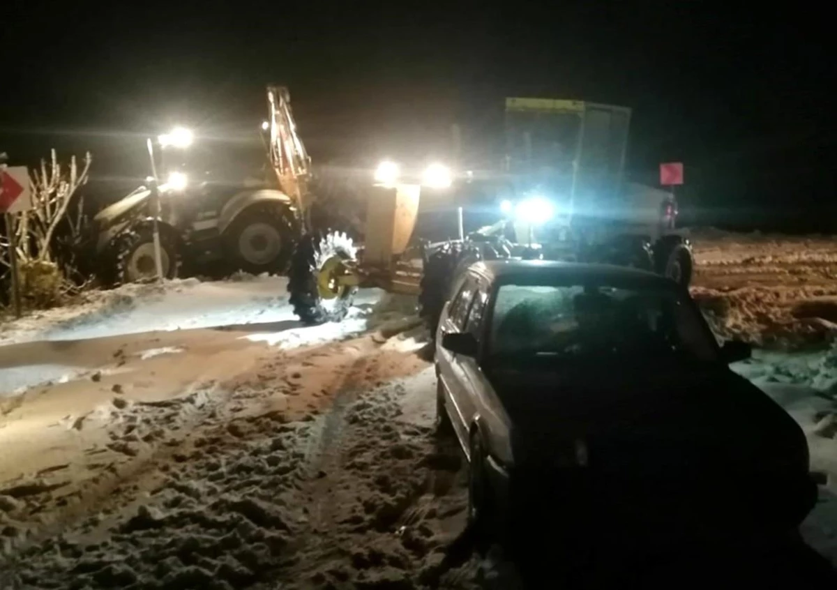 Aydın Büyükşehir Belediyesi ekipleri karla mücadele çalışmalarını sürdürüyor