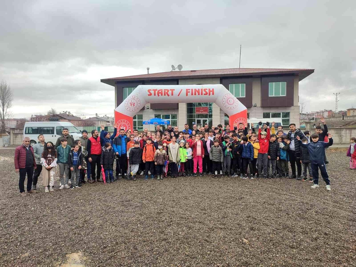 Bingöl\'de 93 sporcu şampiyonluk için ter döktü