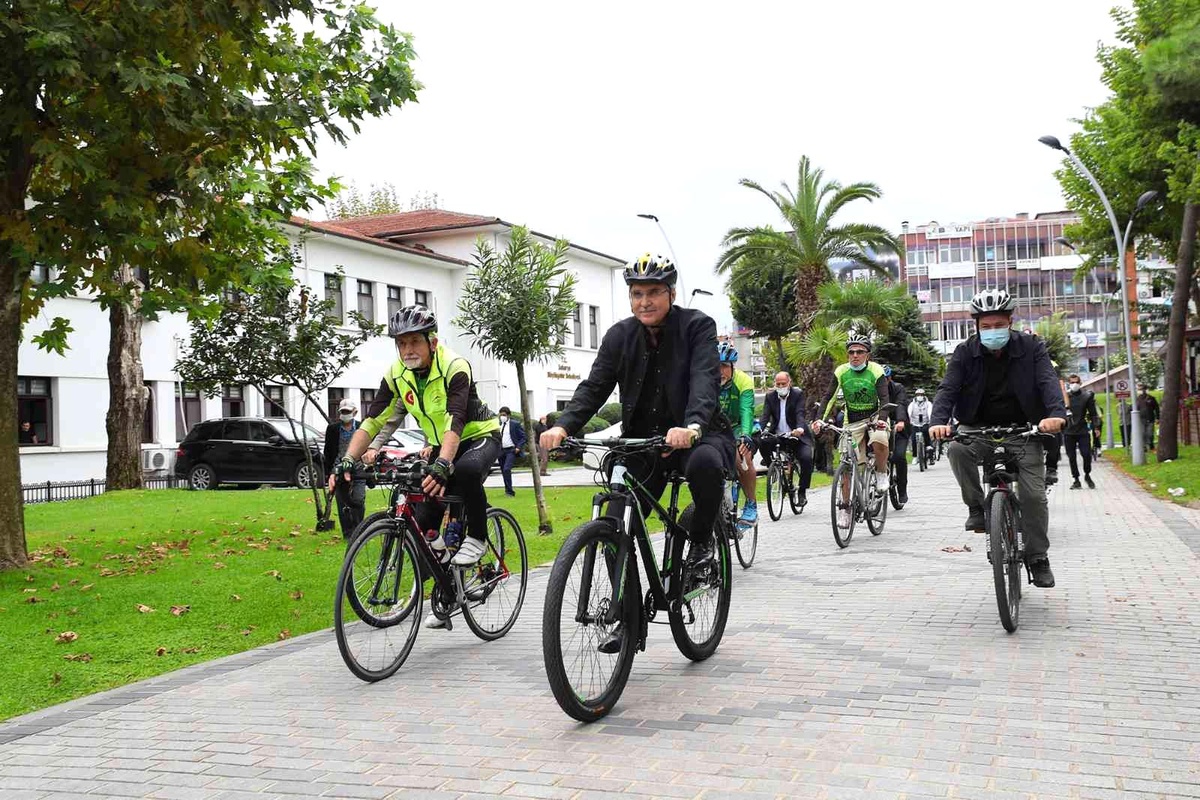 \'Bisikleti Dostu Sakarya\'yı kağıda en iyi işleyen 5 öğrenciye bisiklet ve kask hediye edilecek
