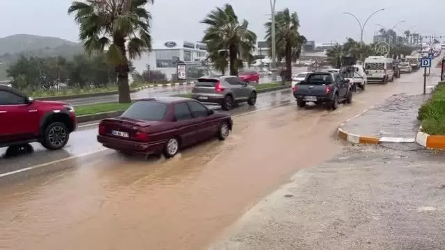 Bodrum'da sağanak etkili oluyor