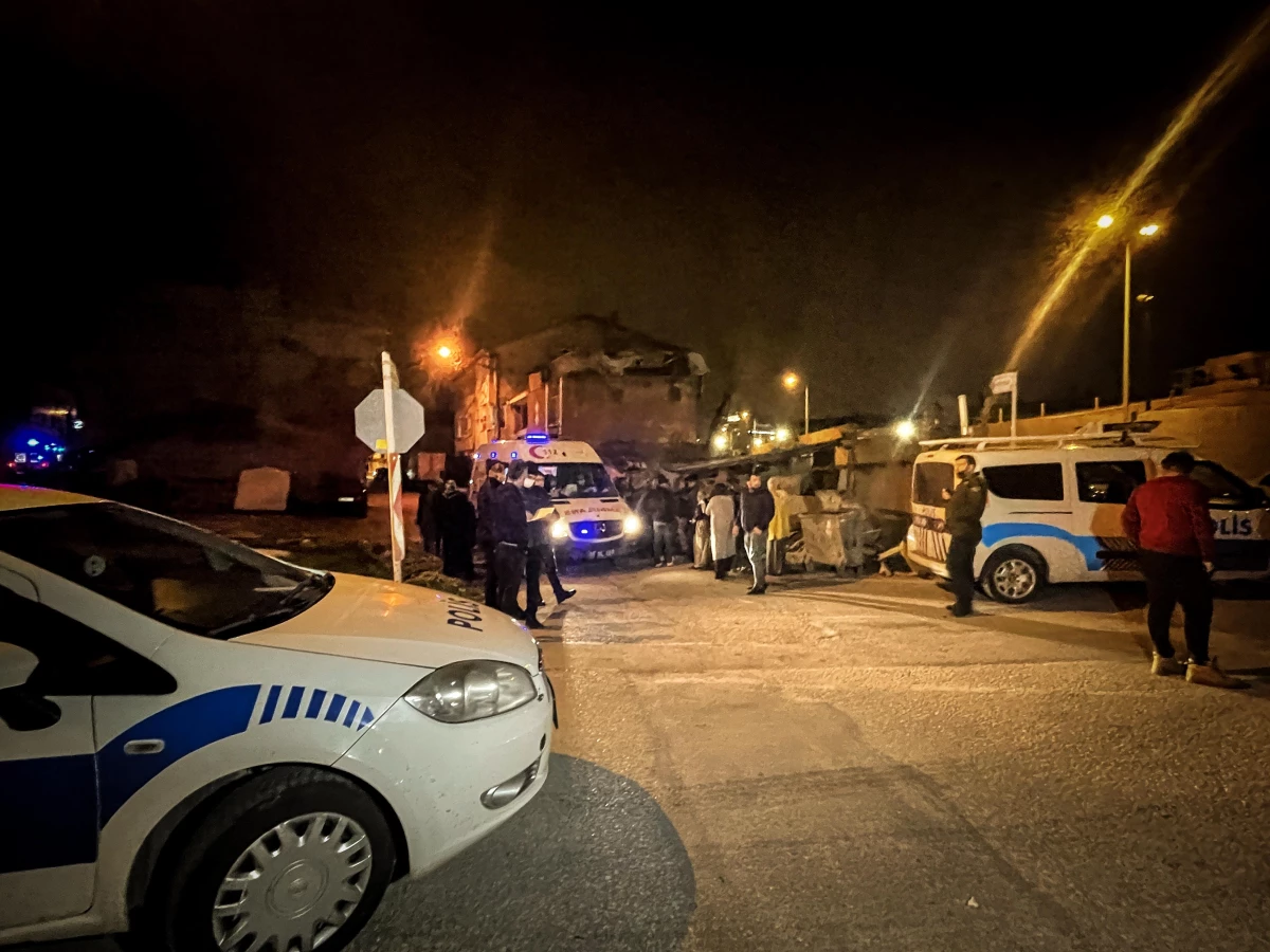 Son dakika haberi: Bursa\'da sokakta yürüyen 2 kişiyi pompalı tüfekle yaraladılar, silahları asfalt silindirine saklayıp kayıplara karıştılar