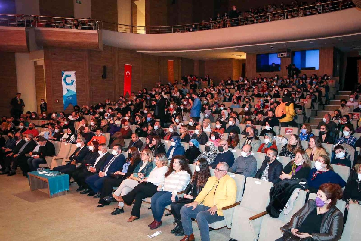Son Dakika | Büyükşehir Türk Halk Müziği korosu yöresel türküleri seslendirdi