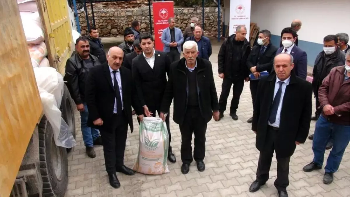 Doğanşehir'de arpa ve buğday tohumu dağıtımına başlandı