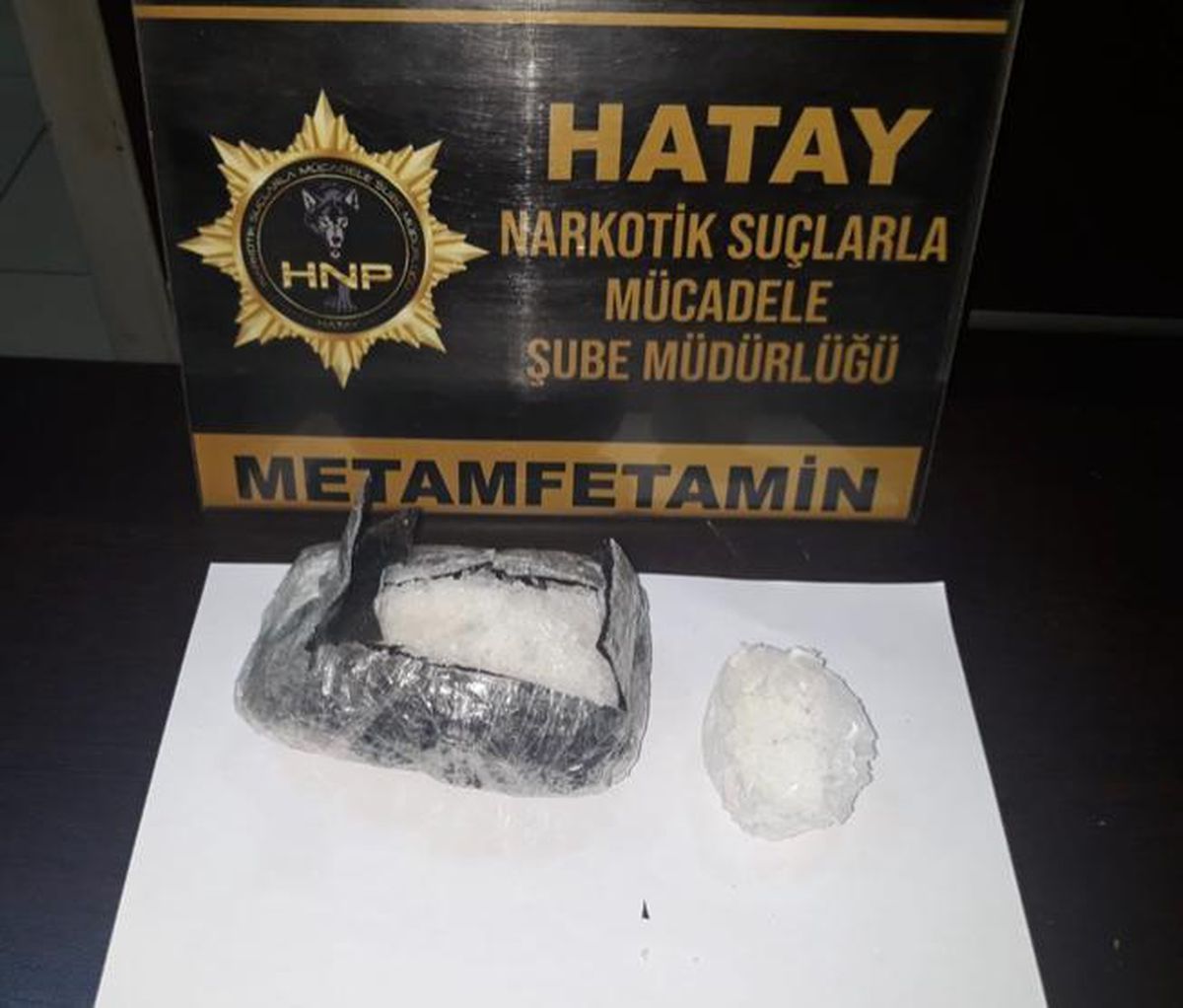 Hatay\'da otomobilde uyuşturucuyla yakalanan 2 zanlı tutuklandı