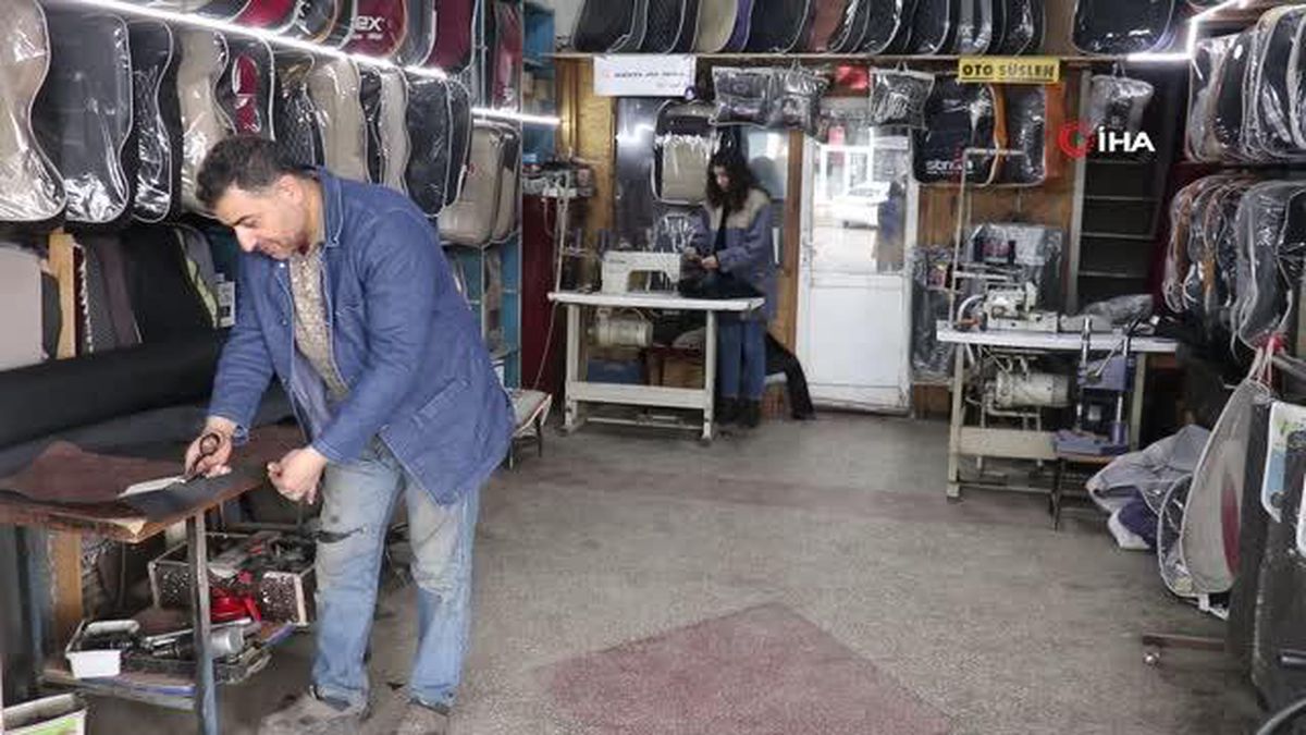 Hem okuyor hem de baba mesleğini öğreniyor