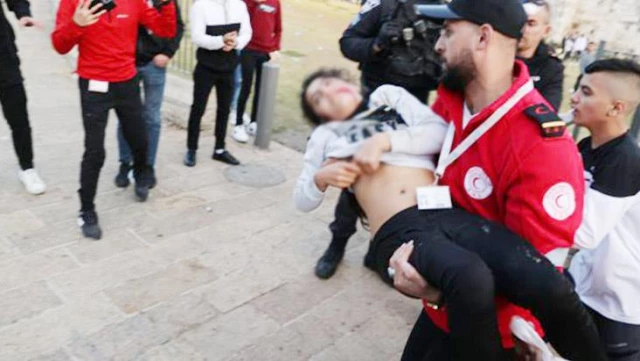 İsrail polisinin attığı ses bombası engelli çocuğun kafasına isabet etti