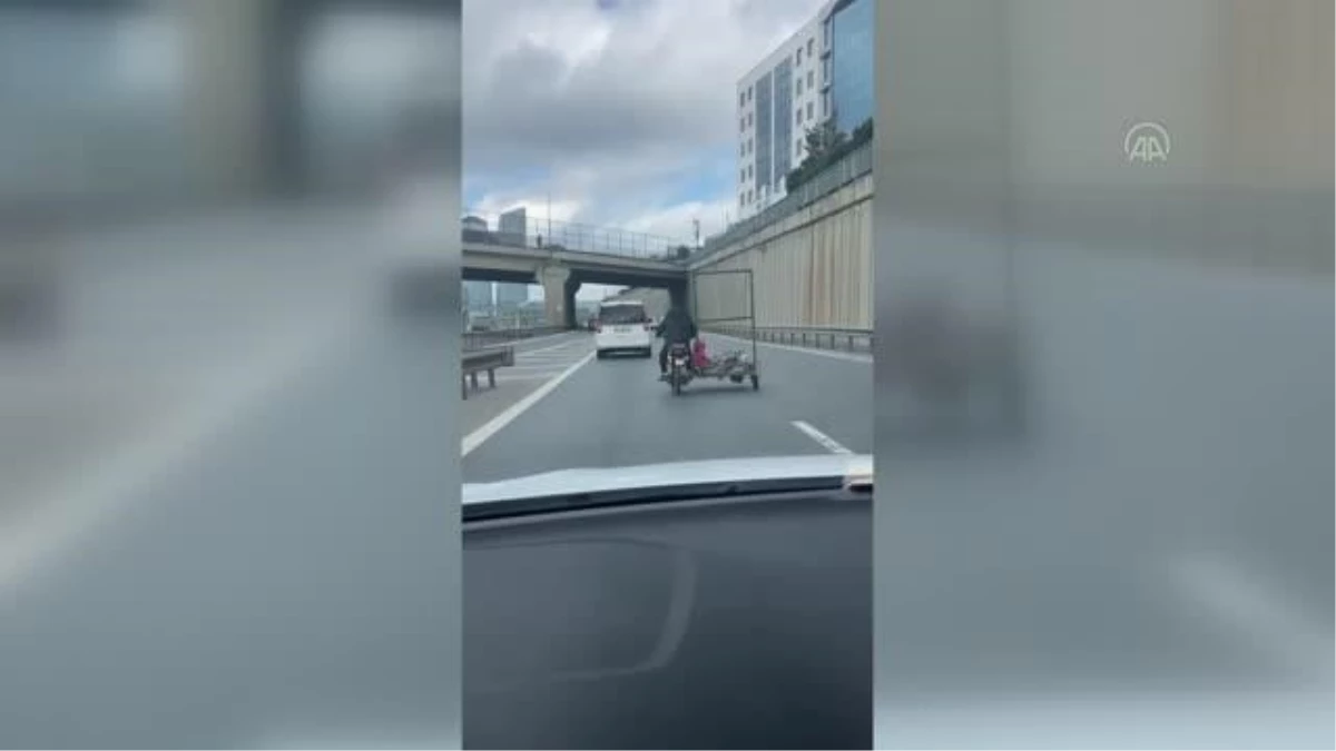 Son dakika haber! İstanbul\'da sepetli motosikletle tehlikeli yolculuk cep telefonu kamerasında